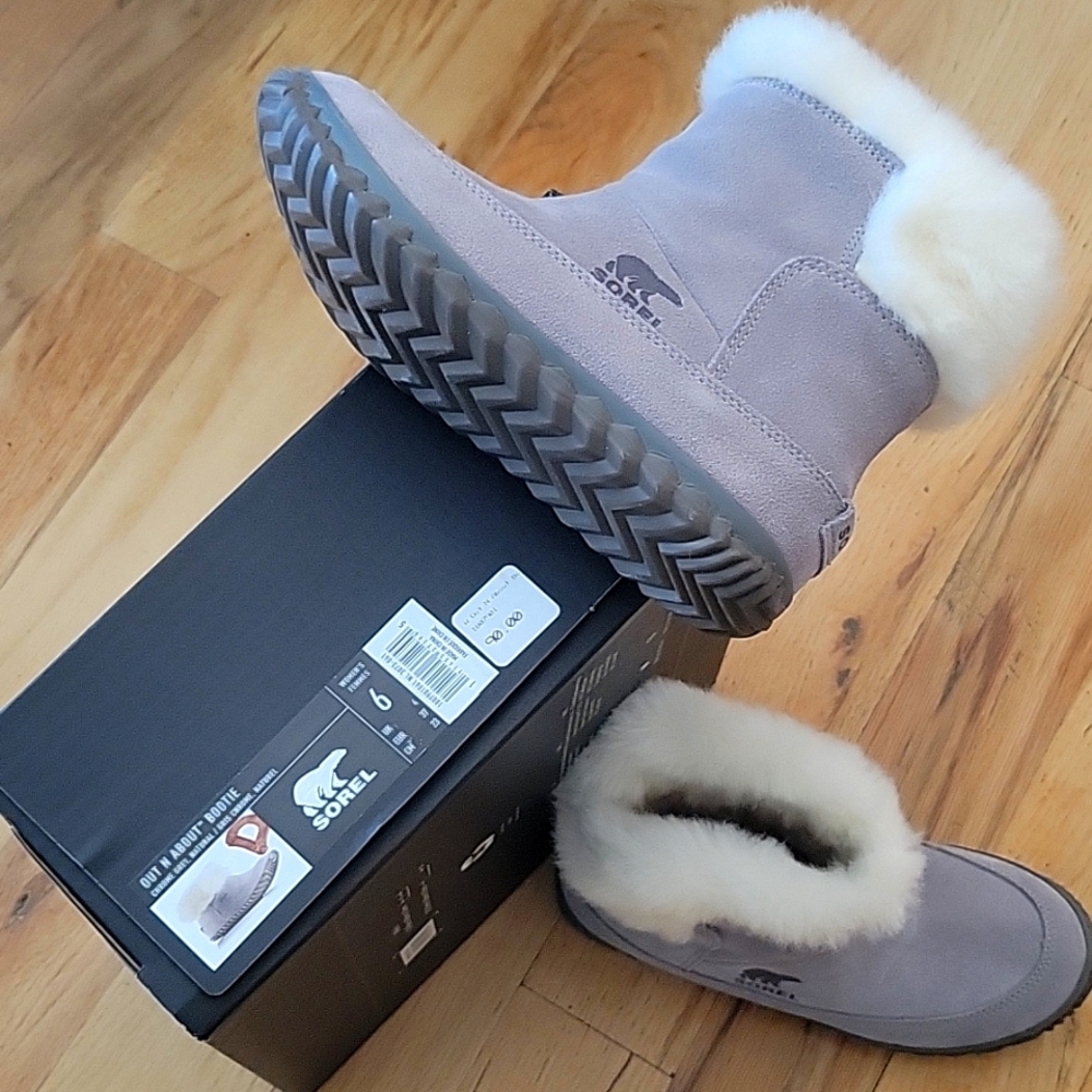 Sorel Out and About Boot, NEW w/ Box